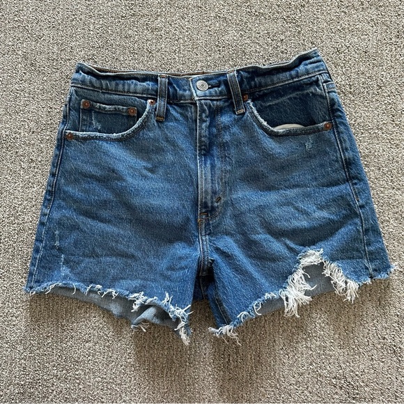 Abercrombie & Fitch The 4" Mom Short High Rise Size 26/2 - Picture 1 of 7